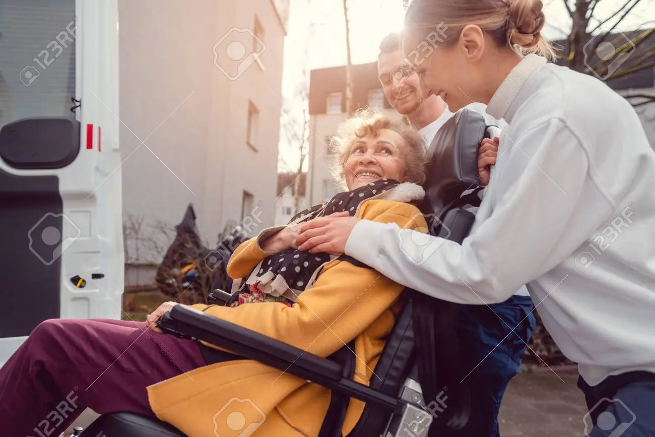 Femme en fauteuil roulant